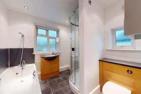 Wellmead Road 5 Bathroom 2.jpg