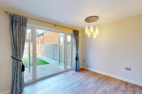 Whitfield Crescent 5 Dining Area.jpg