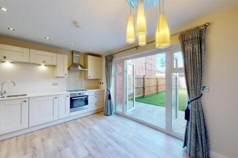 Whitfield Crescent 5 Kitchen Dining Room.jpg