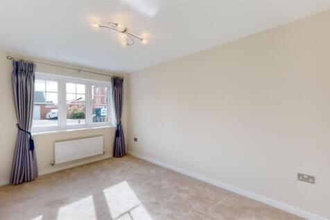 Whitfield Crescent 5 living Room.jpg