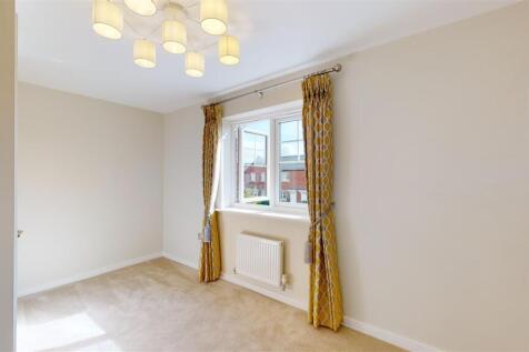 Whitfield Crescent 5 Bedroom Two.jpg