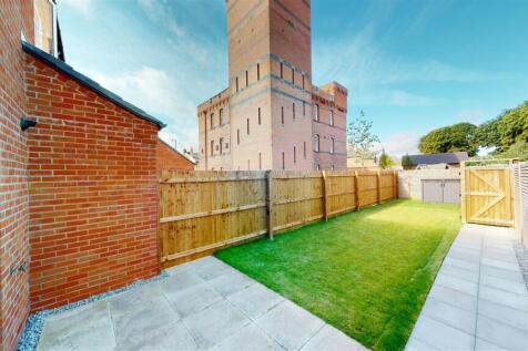 Whitfield Crescent 5 Rear Garden 2023 2.jpg