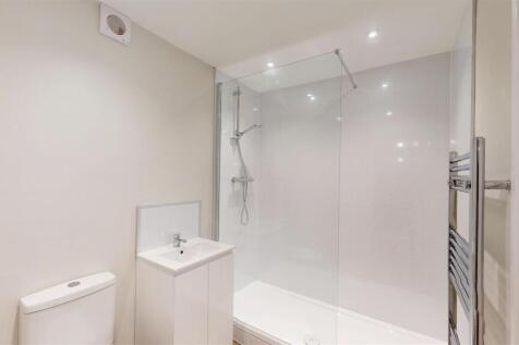 Tankerville Street 9, Bathroom.jpg