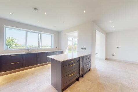 King Edwards Fields 2 Kitchen Dining Area 1.jpg