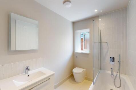 King Edwards Fields 2 Bathroom.jpg