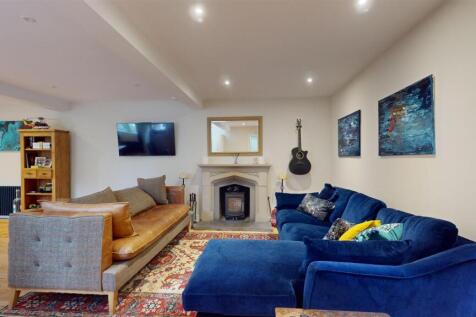 2 The Old School, Vicarage Road, Living Room 1.jpg