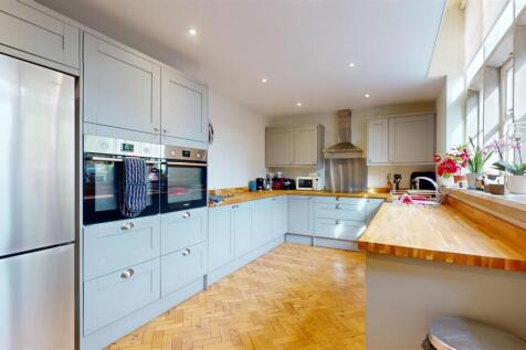 2 The Old School, Vicarage Road, Kitchen 1.jpg