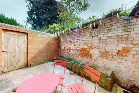 2 The Old School, Vicarage Road, Garden.jpg