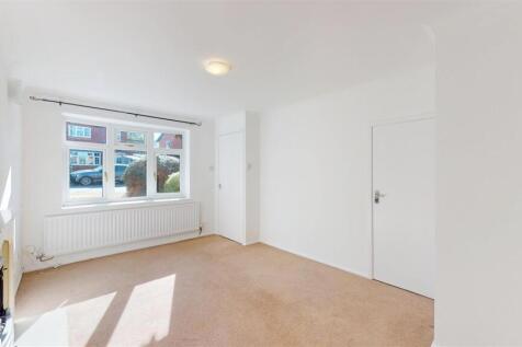 Sunnybank Road 35 Livingroom.jpg