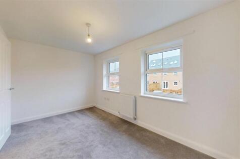 Leedham Close 14 Bedroom One.jpg