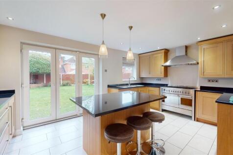 Bicton Heath, Haresfield 5 Kitchen.jpg