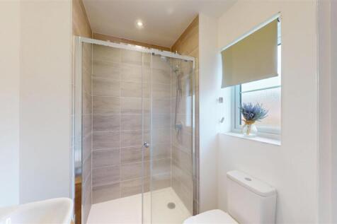 Lupin Drive 3, En-Suite.jpg