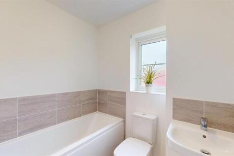 Lupin Drive 3, Bathroom.jpg