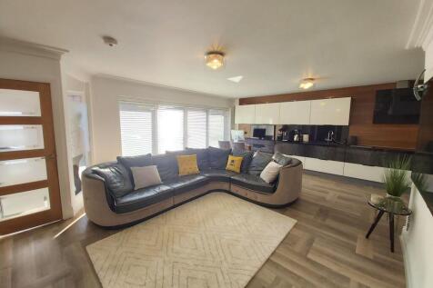 Living Room/Kitchen/Dining Area