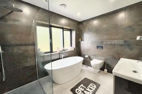 En-Suite Bathroom