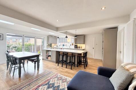 Open Plan Kitchen/Diner/Family Room