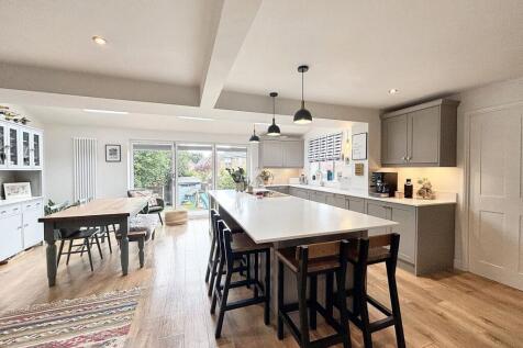 Open Plan Kitchen/Diner/Family Room