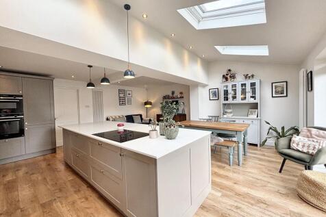 Open Plan Kitchen/Diner/Family Room
