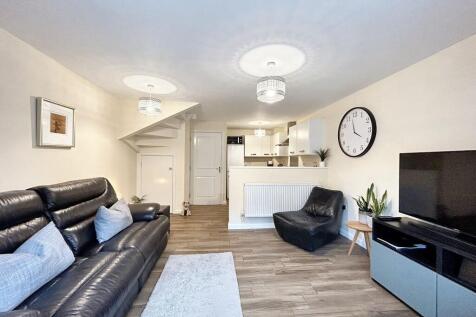 Lounge/Dining Area