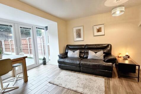 Lounge/Dining Area