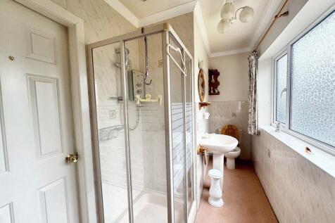 Jack &amp; Jill En-Suite Shower Room
