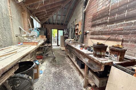Garage/Workshop