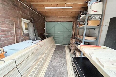 Garage/Workshop