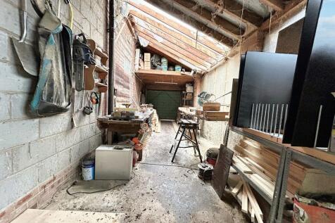 Garage/Workshop