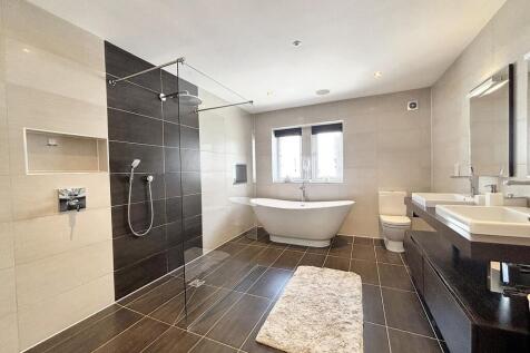 En-Suite Bathroom