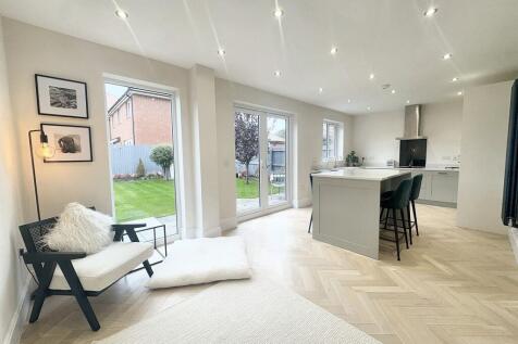 Open Plan Kitchen/Diner/Family Area