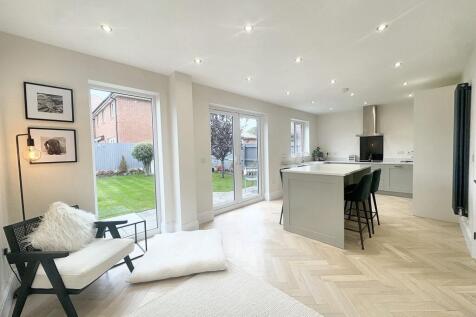 Open Plan Kitchen/Diner/Family Area
