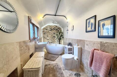 En-Suite Bathroom