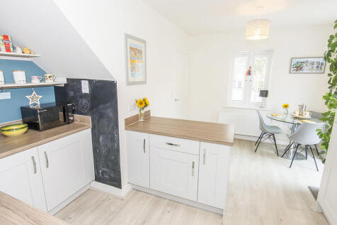 Kitchen/Breakfast...