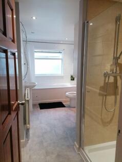 ground floor bath...