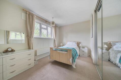 Bedroom 2 ( rear)
