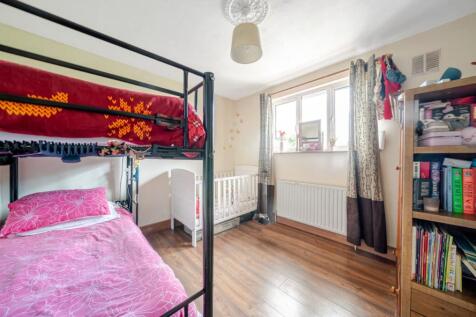 BEDROOM 2 :  (Rear)