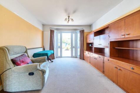 Through Lounge/Dining Room