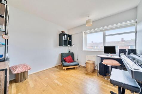 Bedroom 2 (rear)