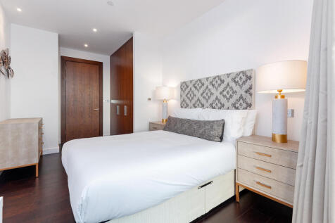 82939_Thornes House