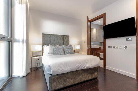 82939_Thornes House