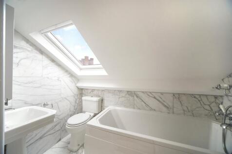 Upstairs ensuite bat