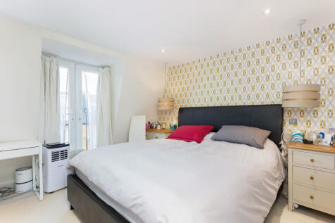 103 Stevenage Road f