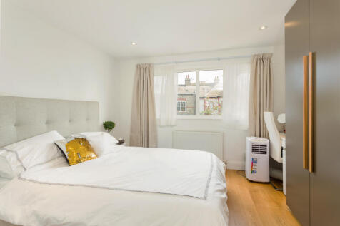 103 Stevenage Road f