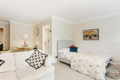 Flat 7, Carrara Whar