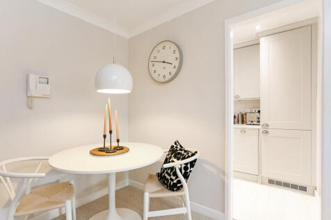 Flat 7, Carrara Whar