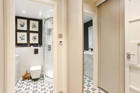 Flat 7, Carrara Whar
