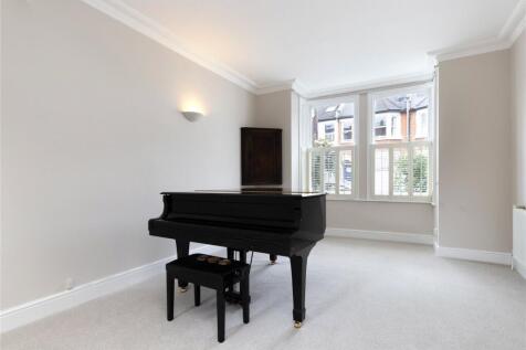 Trewint Street 8- li