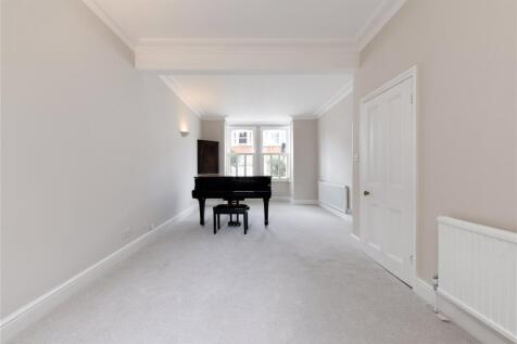 Trewint Street 8- li