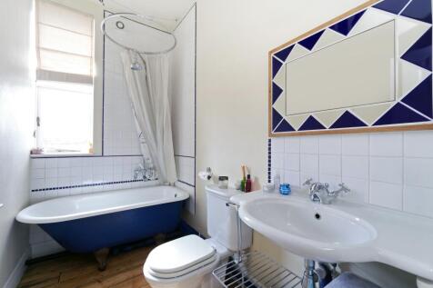 BATHROOM.JPG