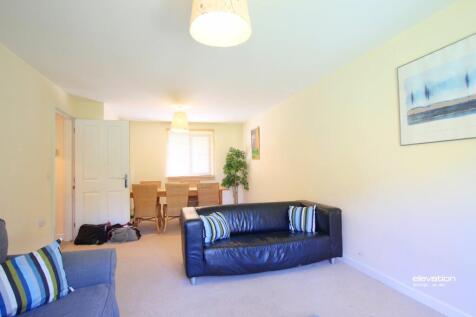 Living room / dining area